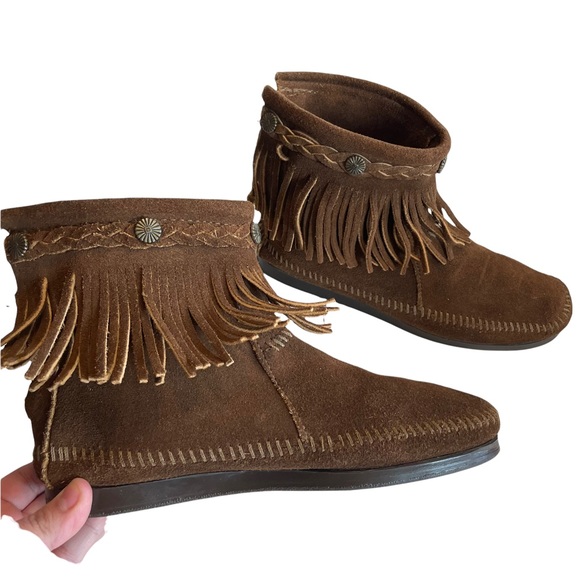 Minnetonka Dusty Brown Suede Hi Top Back Zip Fringe Ankle Booties - Picture 8 of 15